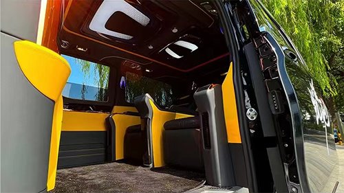 Rear seats, center armrest