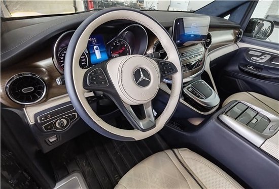 Mercedes-Benz V250 center console