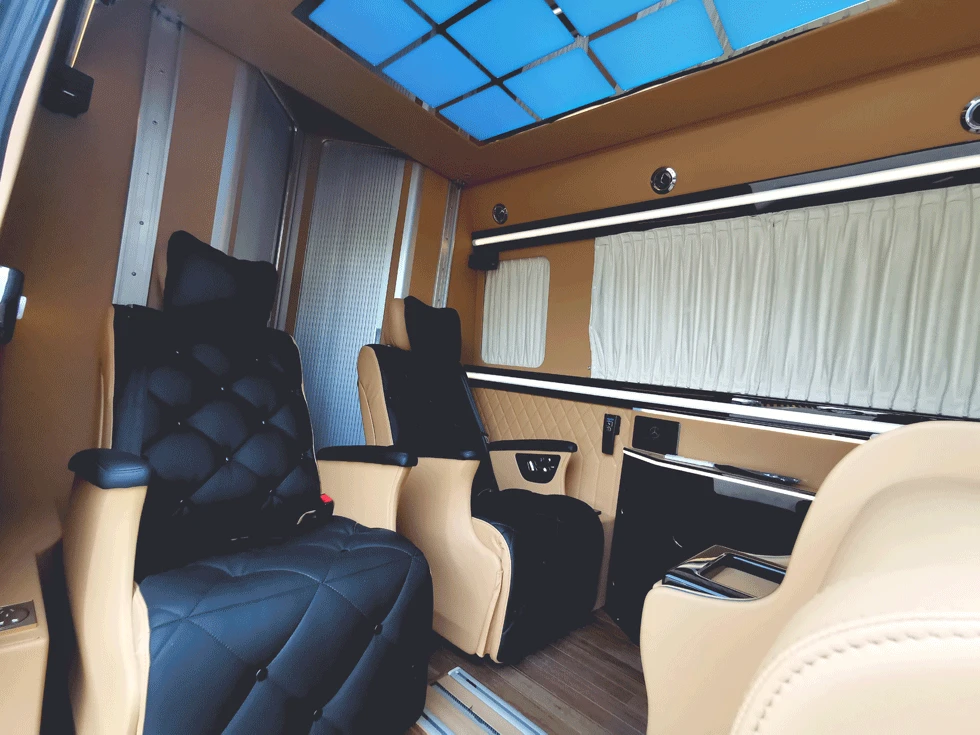 Dođite i provjerite unutrašnjost ovog automobila Mercedes-Benz Sprinter za au...