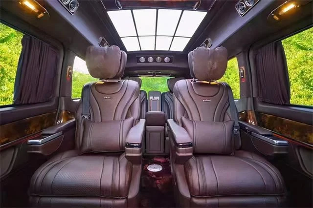 Mercedes-Benz V260L Top Custom luksuzno komercijalno vozilo sa sedam sjedišta...
