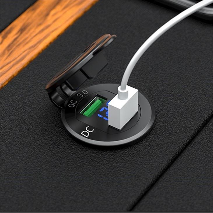 Prijenosni auto USB za putovanja
