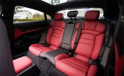 Porsche Taycan modificirana crno-crvena kožna unutrašnjost