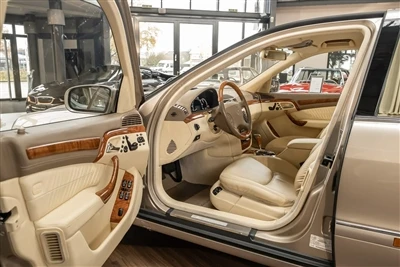 Koja je razlika između Mercedesa W220 i W221?