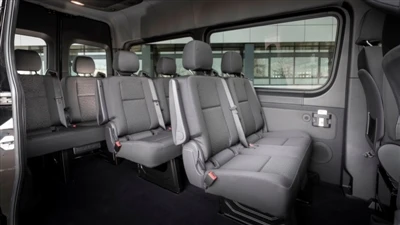 Koji kombi ima 9 putnika