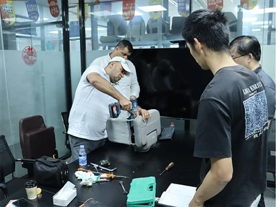 Proizvodnja autosjedalica Xiamen Kench pozdravlja kupce iz inostranstva u pos...